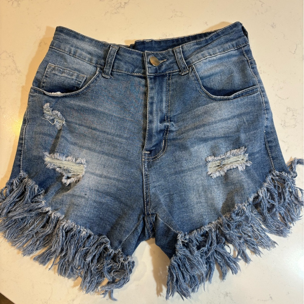 Frayed stretchy high waisted shorts